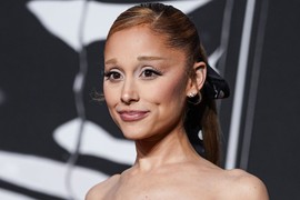 Bila je zanosna DŽEPNA VENERA, a sada se nakon 5 GODINA pojavila na crvenom tepihu i od nje je ostala samo KOST I KOŽA: Ispratila je svaki TREND koji postoji i opet je bila MODNI PROMAŠAJ