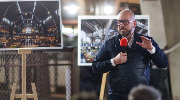 Prezydent Jacek Sutryk spotkał się z kupcami pracującymi w Hali Targowej. Trzy godzinne rozmowy były bardzo inspirujące
