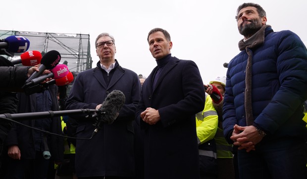 Aleksandar Vučić obilazi radove na izgradnji Novog savskog mosta na Starom sajmištu