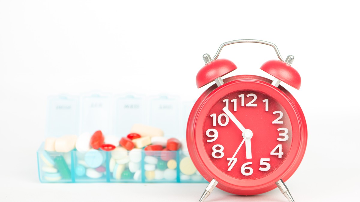 Suplementi koji se uzimaju ujutro, uveče, na prazan stomak i uz obrok: Raspored dodataka ishrani i u odnosu na lekove koji se piju