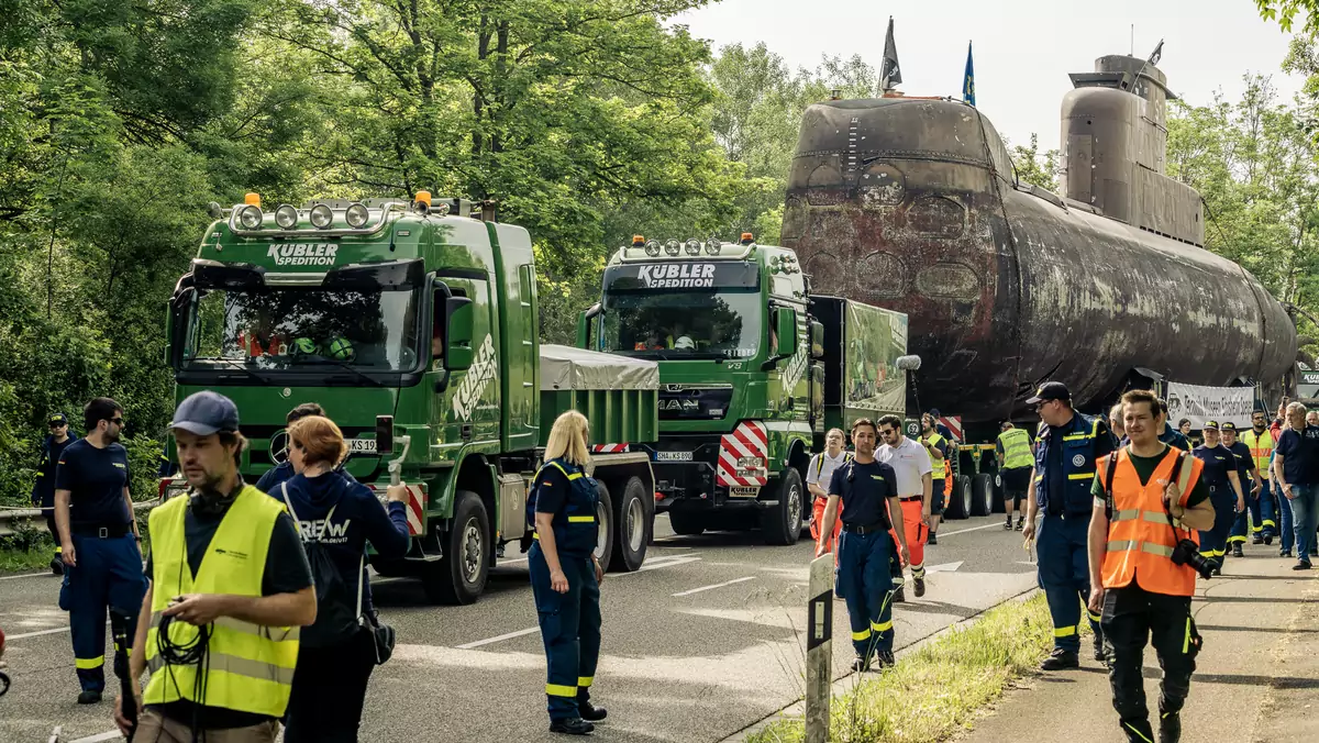 Transport 500-tonowego okrętu podwodnego drogami Niemiec