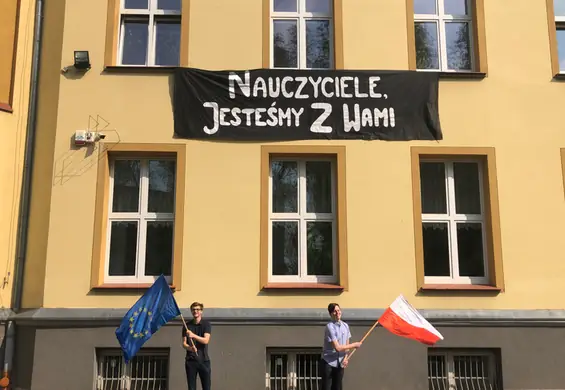 „Nauczyciele, jesteśmy z Wami” - uczniowie z Wrocławia dołączają do strajku