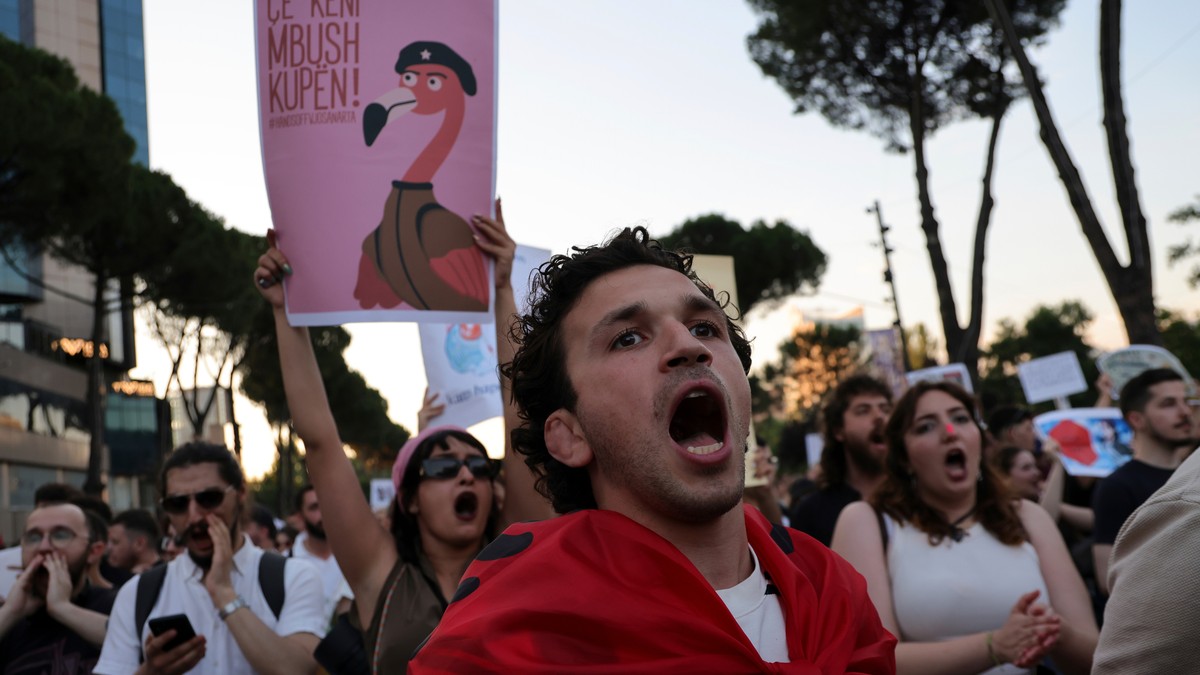 Protesti u Tirani, Albanija, 9. juna. zbog izgradnje luksuznog odmarališta 