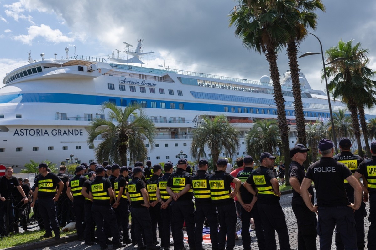 Iskrzy między Moskwą a Ankarą. Wielki rosyjski statek dostał czerwone światło