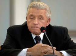 Lepper przeprasza za "chorych ludzi z PiS"