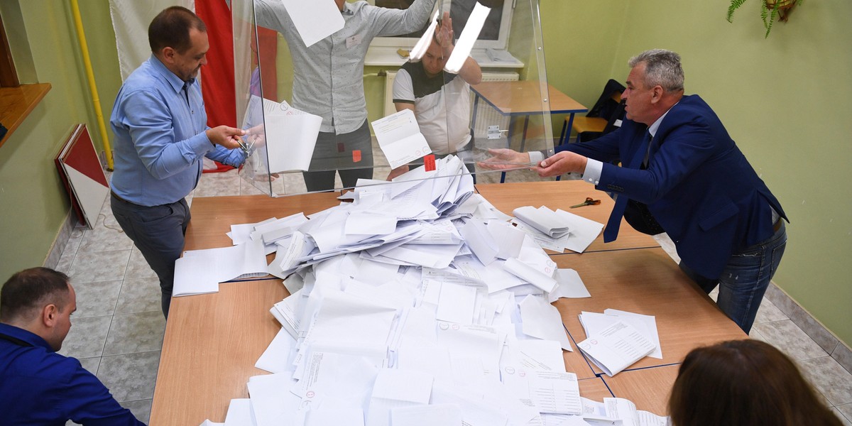  Trwa rekrutacja chętnych do pracy w obwodowych komisjach wyborczych. W tym roku można zarobić znaczni więcej niż w trakcie poprzednich wyborów.