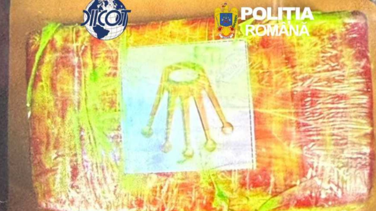 Un sirian şi un român au încercat să vândă un kilogram de cocaină cu 60.000 de euro. Cei doi bărbați sunt rude prin alianță