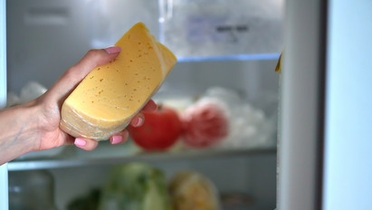 Hogyan tarthatjuk frissen a sajtokat otthon?