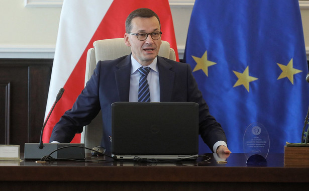 Rząd PiS wyjdzie z paktu ws. migracji? Szef MSZ Węgier: Liczymy na Polskę i Austrię