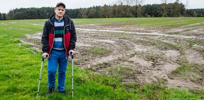 Sąsiad połamał mi koparką nogi