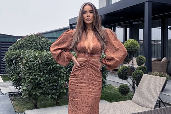 NA SELU NAPRAVILA VILU KOJA VREDI MILIONE Pokazala u kakvom luksuzu živi - Unutra mermer, a napolju bašta: "Zasadila sam povrće"