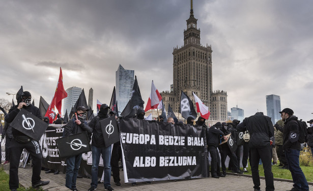 Marsz Niepodległości z 11 listopada ostro dzieli Polaków. SONDAŻ