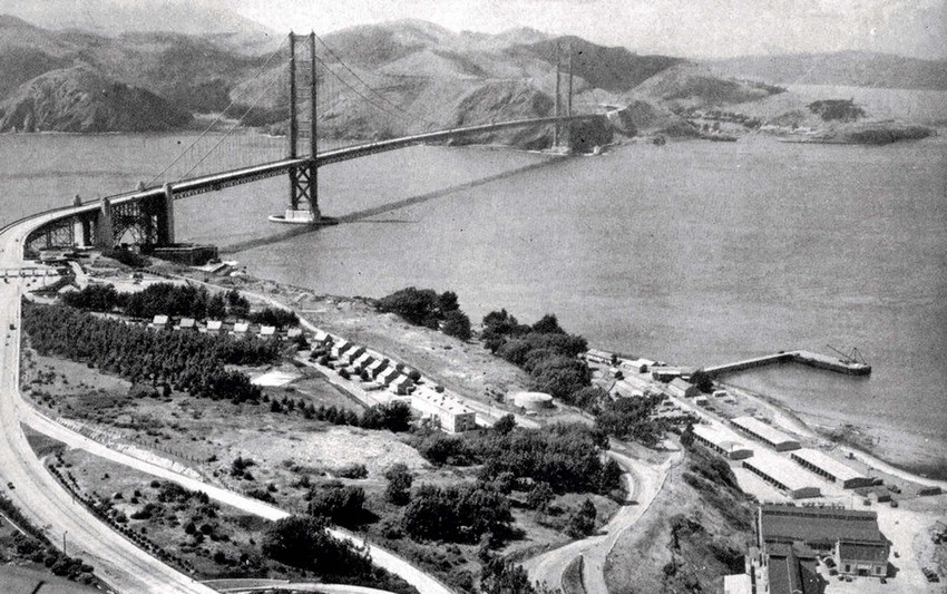 "Na pola puta do pakla" svojevrstan je nadimak zaštitne mreže koja je bila postavljena ispod čelične konstrukcije tokom građenja. Ova mreža spasla je živote 19 muškaraca