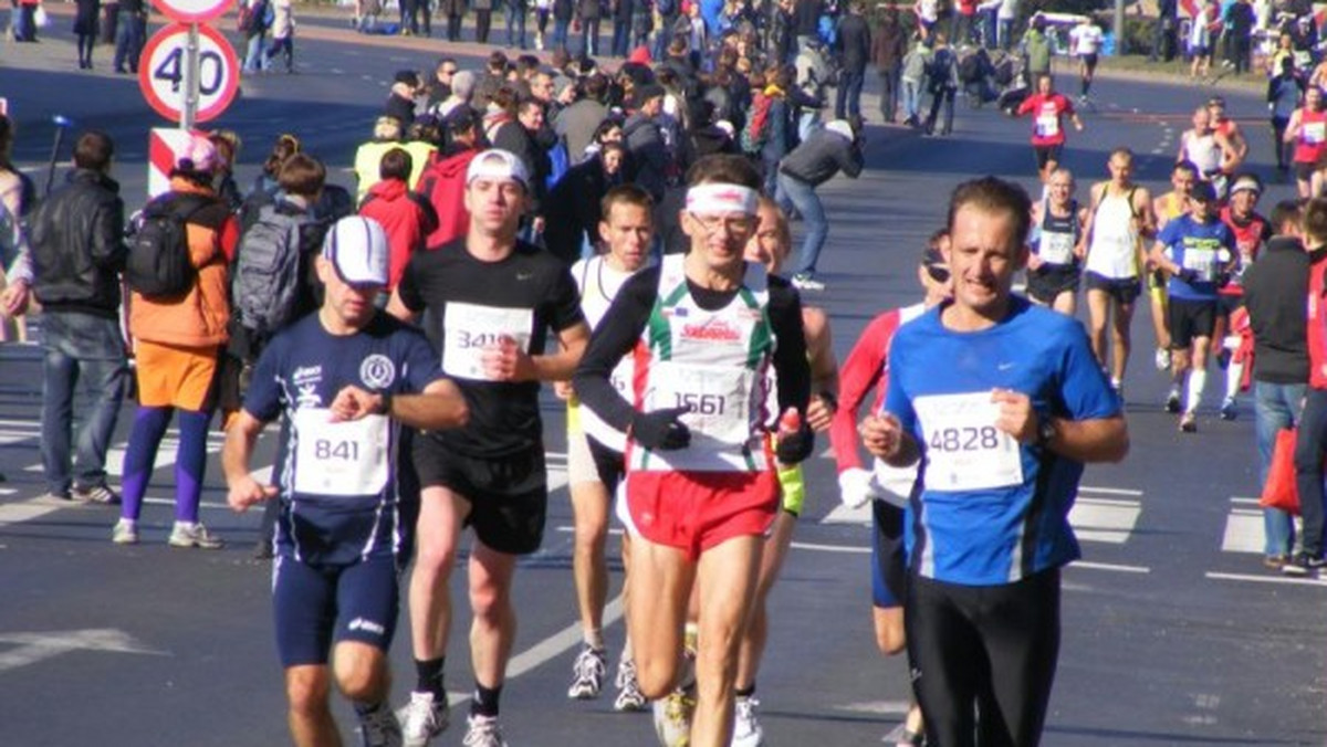 W tym roku maraton ma tylko jedną pętlę przebiegającą przez całe miasto. Zmienionymi trasami jeździ aż 36 linii autobusowych - informuje Moje Miasto Poznań.