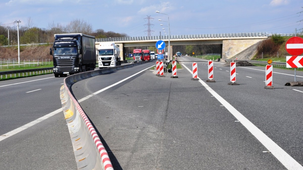 Przypominamy, że na A4 trwa remont, który obejmuje fragment jezdni w kierunku Wrocławia od węzła Brzeg do węzła "Opole Zachód". To długość około siedmiu kilometrów.