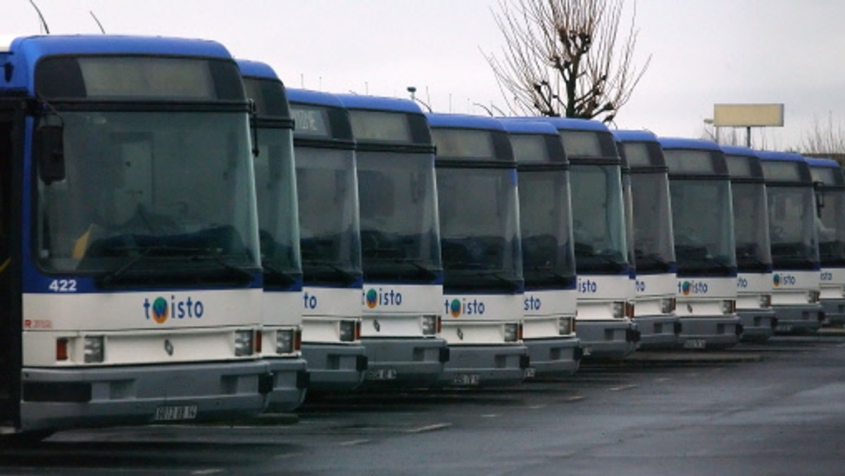 Zarząd Transportu Miejskiego w Gdańsku zamierza zakupić nową partie autobusów - ale bez klimatyzacji. Jednocześnie, urzędnicy z dumą informują, że w Gdańsku systematycznie zwiększa się ilość klimatyzowanych pojazdów - informuje trojmiasto.pl.