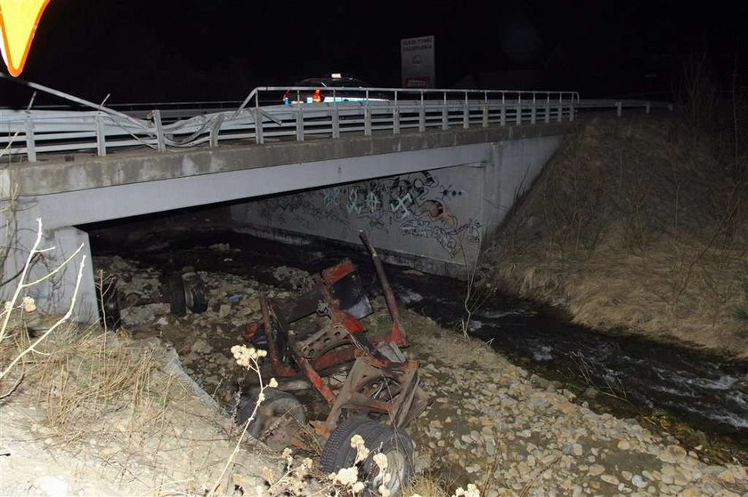 Wypadek busa. Śmierć w wypadku busa pod Przybędzą. 8 osób zginęło w wypadku busa pod Żywcem