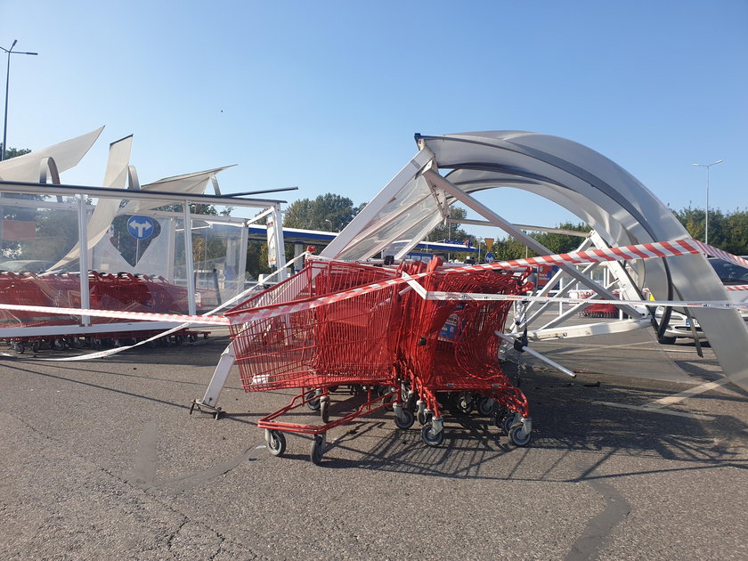 Chciała sobie przypomnieć, jak się prowadzi auto, a... zdemolowała parking