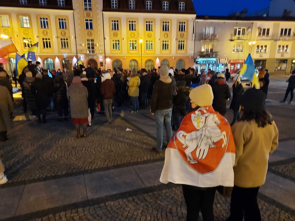 Protesty w Białymstoku na znak solidarności z Ukrainą