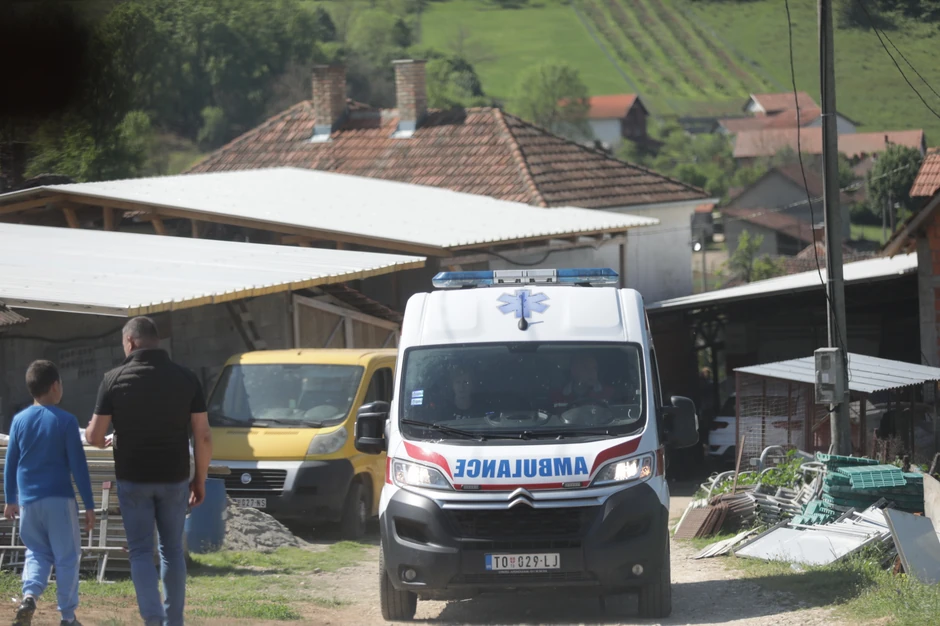 Ambulantna kola Hitne pomoći na mestu tragedije