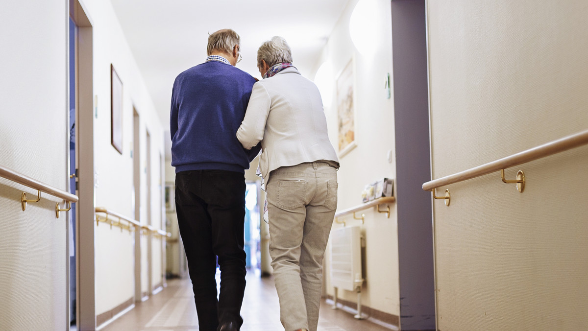 Opieka nad osobą starszą: Sprawdź, jakie wsparcie ci się należy