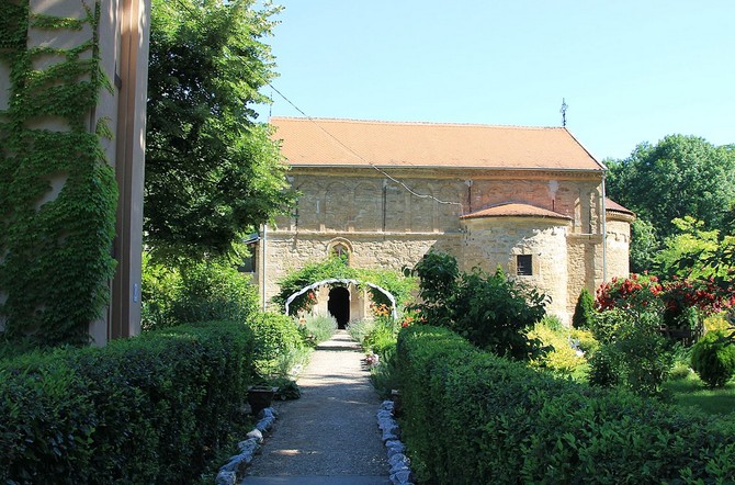 Manastir Zaova