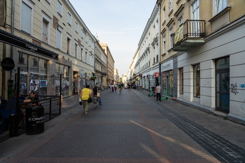 Tak dziś wygląda ul. Chmielna w Warszawie