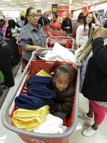 Czarny piątek - szał wyprzedaży w USA