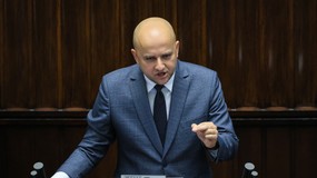 Poseł PiS grozi polskim służbom? "Odstrzelenie" i polityczna burza w tle