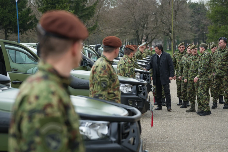 Novih 100 terenskih vozila za jedinice Vojske Srbije