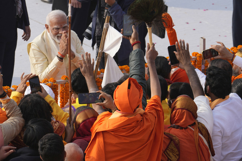 Premier Indii Narendra Modi podczas poświęcenia świątyni Ramy w Ajodhji
