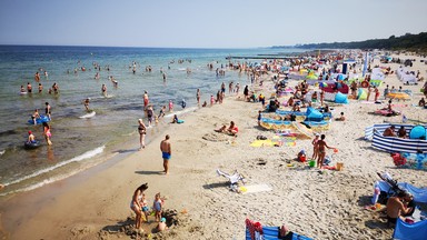 Sprawcy pobicia handlarza przekąsek na plaży zatrzymani. Grozi im do ośmiu lat więzienia