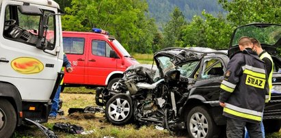 Koszmarny wypadek: kierowcy bmw zmiażdżyło nogi!