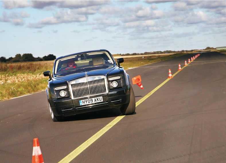 Rolls-Royce Phantom Coupe - Limuzyna co majestatycznie pali gumę