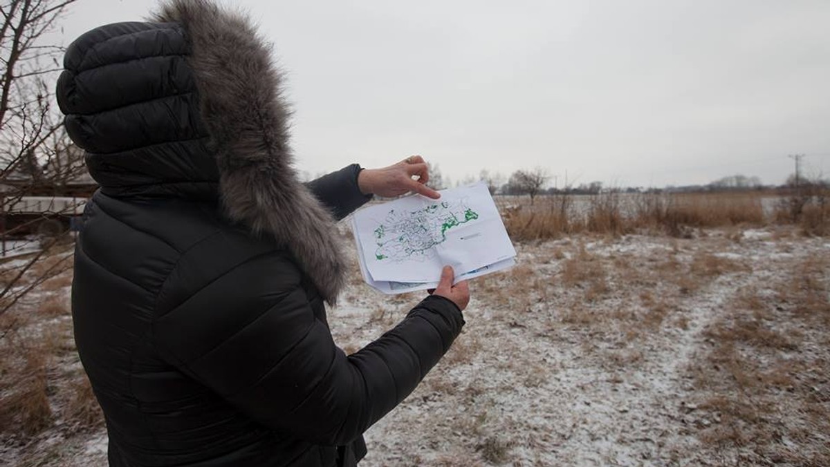 Mieszkańcy Przylasku Wyciąskiego i os. Wolica protestują przeciwko tworzeniu "Obszarów Przyrodniczych" na ich prywatnych terenach. Mają żal do urzędników, że ci nie poinformowali ich o swoich planach. Zdaniem mieszkańców ochrona zieleni jest potrzebna, ale w zabetonowanym centrum Krakowa, a nie na peryferiach miasta. Dodają też, że nie mają nic przeciwko przekazaniu części ziemi pod tereny zielone. Mają jednak zastrzeżenia do stylu w jakim urzędnicy chcą im narzucić swoje zdanie. W tej sprawie napisali już petycję do prezydenta Jacka Majchrowskiego.