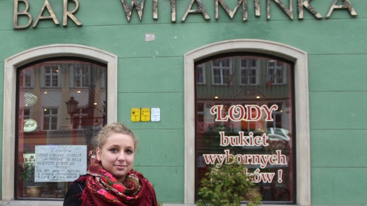 "MMWrocław": urzędnicy chcieli zamknąć kawiarenkę, która istnieje w Rynku od 40 lat. Wrocławianie byli oburzeni.