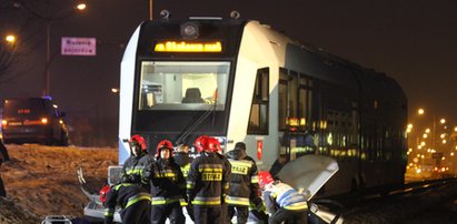 Śmierć na torach. Wjechał autem pod pociąg FILM