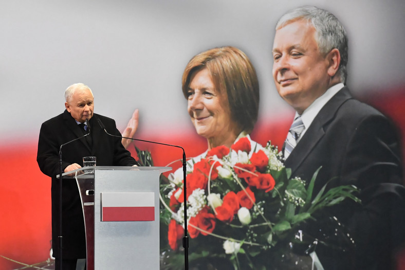 Jarosław Kaczyński przemawiający podczas obchodów rocznicy katastrofy smoleńskiej