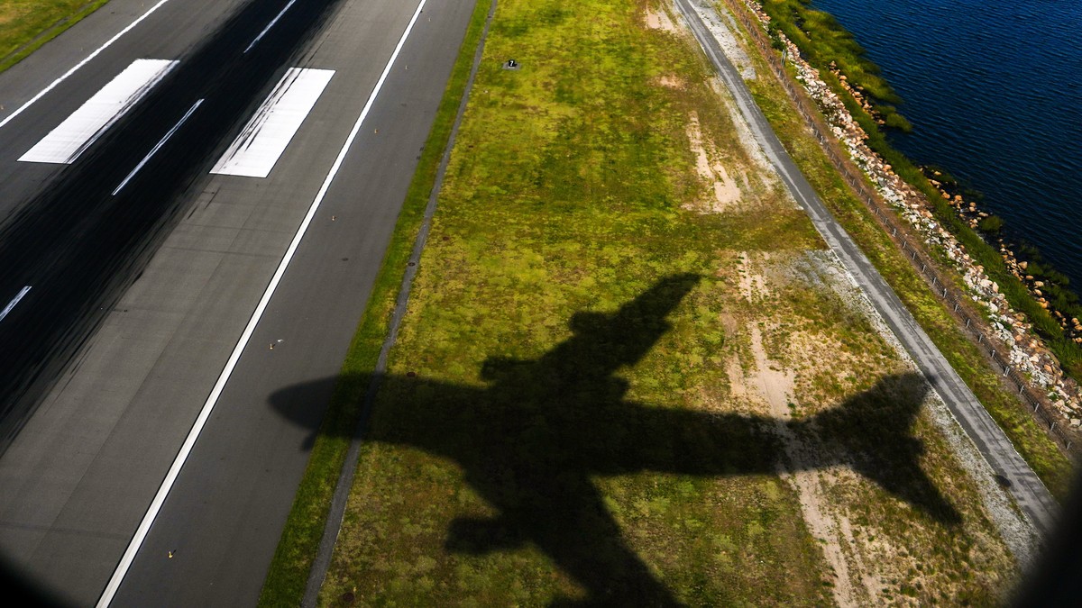 Unknown car breaches fence at Leipzig/Halle airport