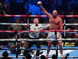 Fury obronił pas WBC. Przed 94 tysiącami kibiców znokautował Whyte'a [WIDEO]