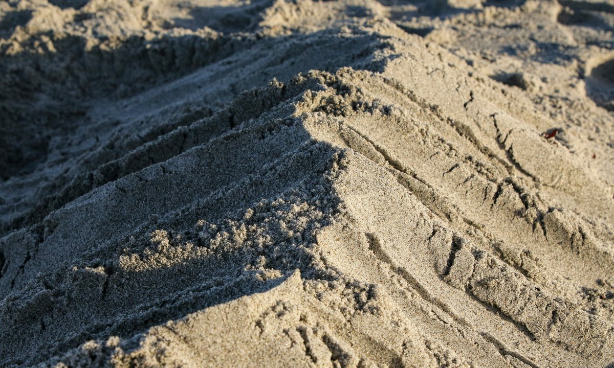 Nastolatek bawił się na włoskiej plaży. Zginął w wykopanym przez siebie tunelu