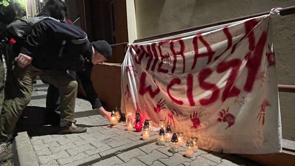 "Umieramy w ciszy'". Manifestacja przed siedzibą Straży Granicznej w Lublinie