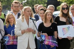 Dwóch autorów wykreślonych z nowej listy lektur. Minister Nowacka ujawnia szczegóły