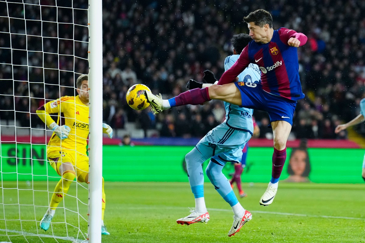Robert Lewandowski nie potrafił pokonać bramkarza Osasuny Pampeluna