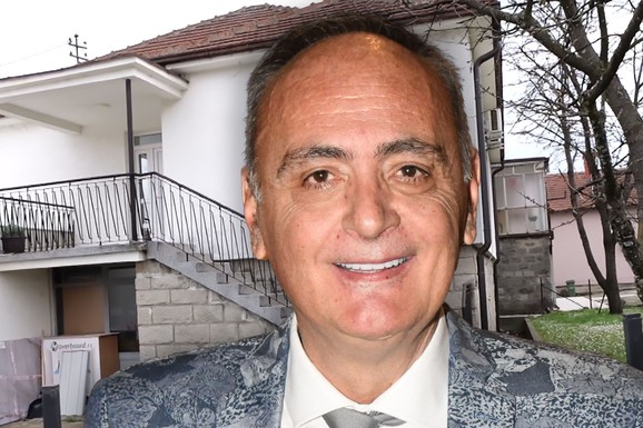 (VIDEO) OVDE JE ODRASTAO ACA ILIĆ Porodična kuća u Gornjem Milanovcu je prodata, tu je živeo sa mamom, tatom i bratom: "Tata mu je bio ugledni stomatolog"