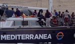 Statek z migrantami wpłynął nielegalnie do portu na Lampedusie