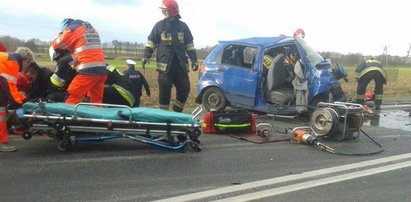 Śmierć na drodze. Zderzenie matiza z ciężarówką