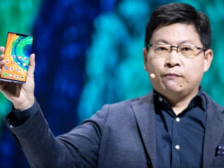  Richard Yu, CEO Huawei Consumer Business Group w trakcie prezentacji telefonu Huawei Mate 30 Pro w Monachium