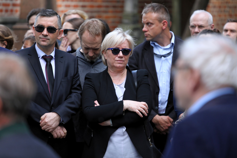 Prezes Trybunału Konstytucyjnego, Julia Przyłębska także wyruszyła z kościoła na cmentarz, by oddać cześć zmarłej dziennikarce