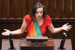 Jachira krytykowana we własnej partii. "Jak się jest posłanką, to nie youtuberem"